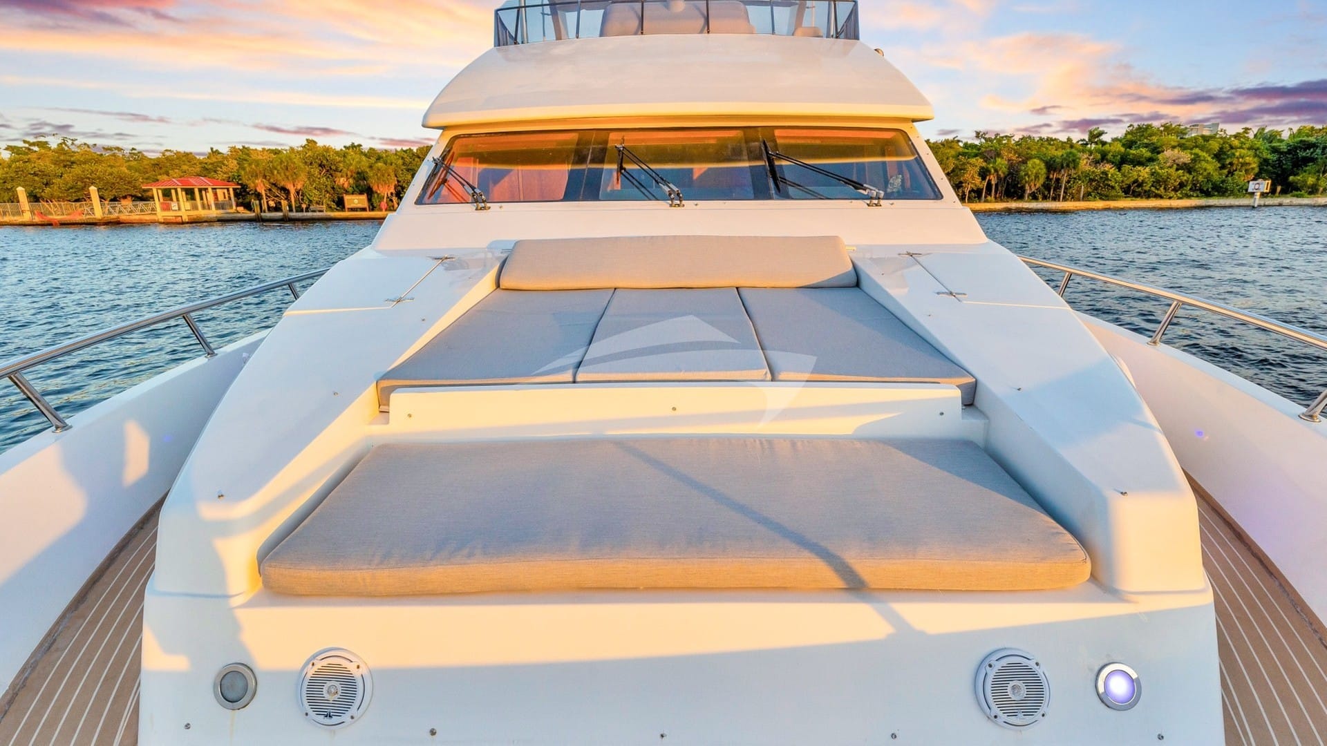 Bow seating and sunpads