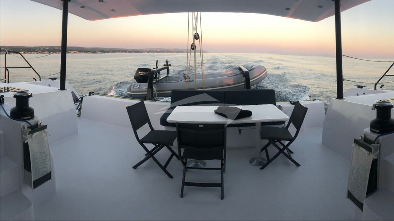 charter_racing_catamaran_outremer_5x_give_me_five_009