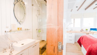 Bathroom twin cabin