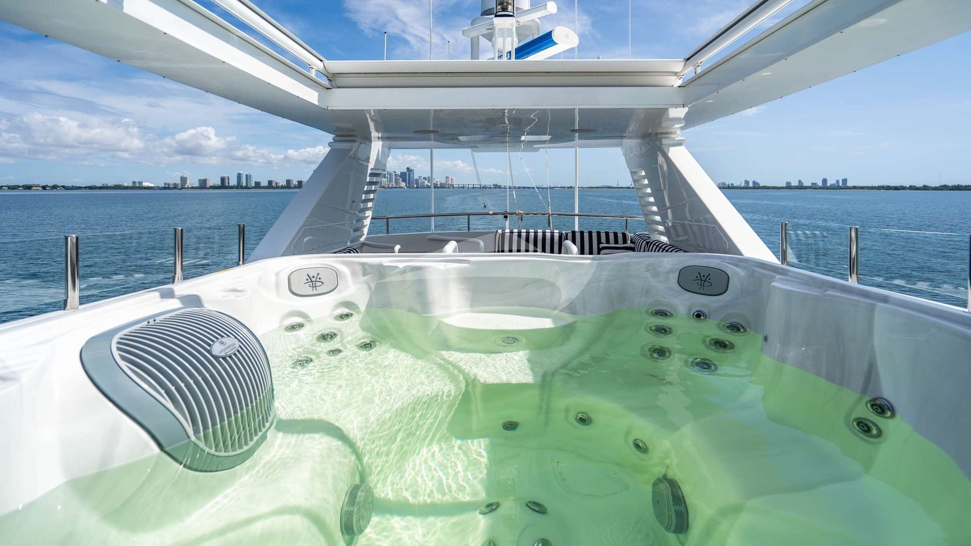 Deck Jacuzzi