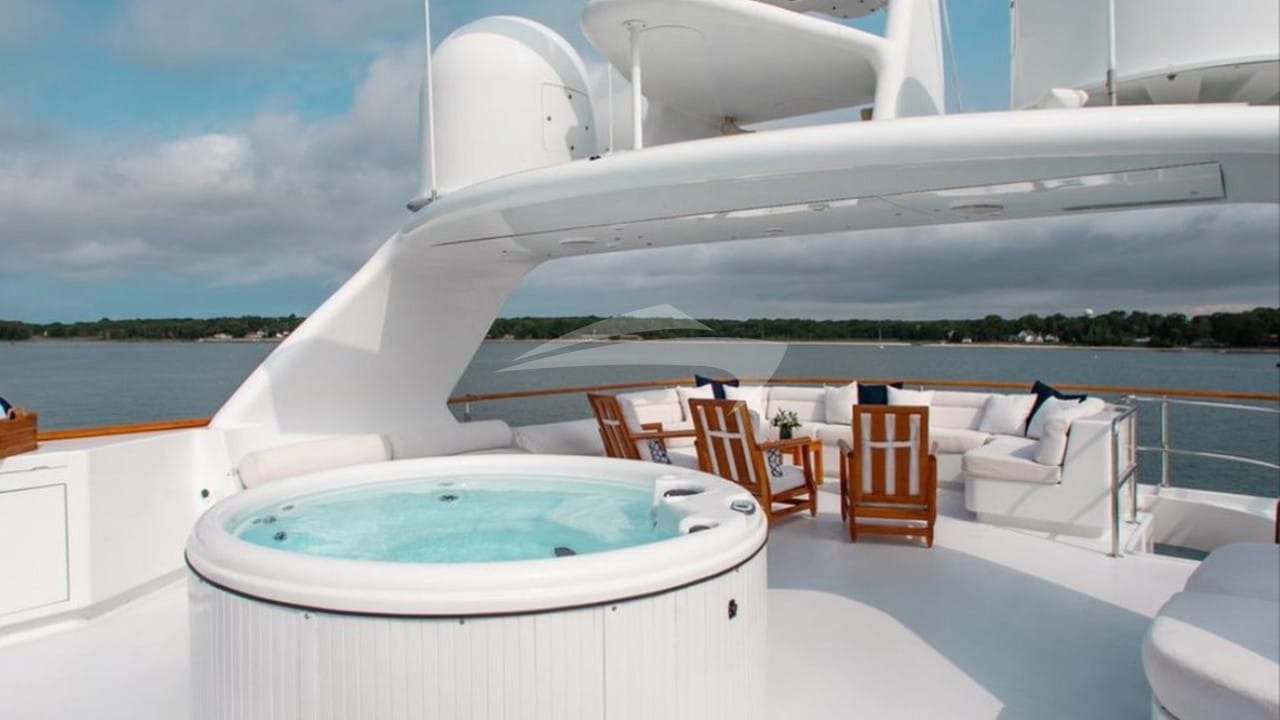 Deck Jacuzzi