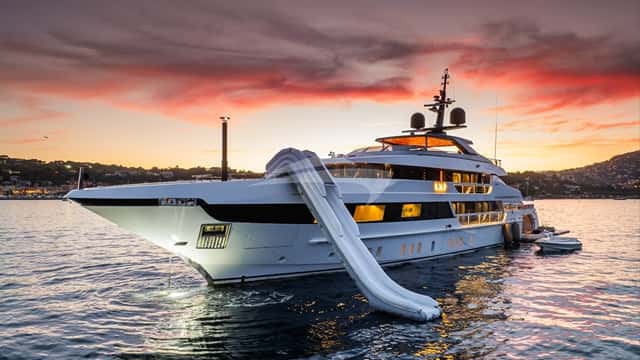 R.M.F yacht charter photo 4