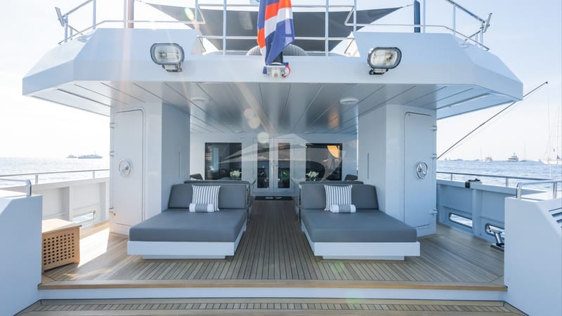 Main deck aft sun pads