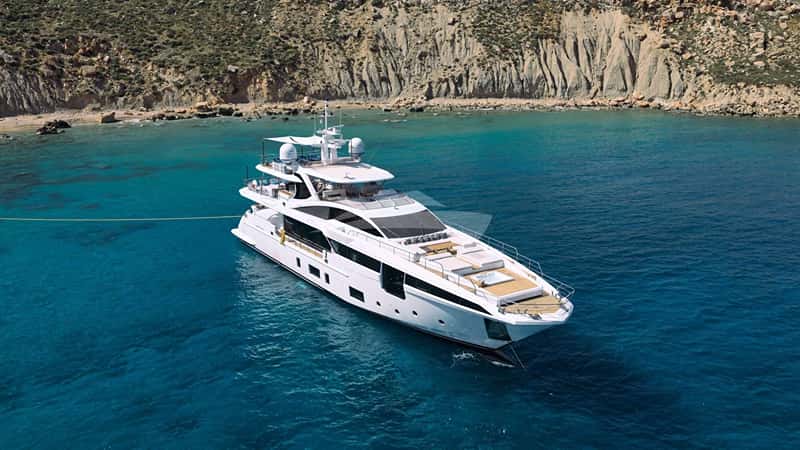 PURA VIDA 35m motor yacht charter