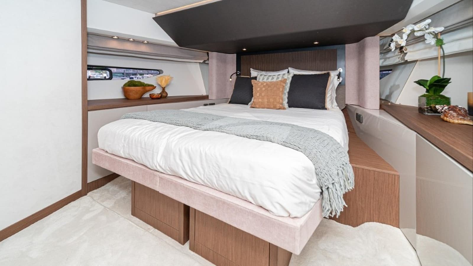 KNOT NEGOTIABLE, photo from the yacht portfolio 15