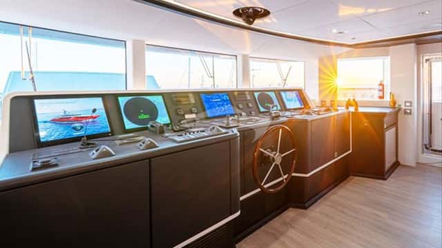 PROVOCATEUR yacht charter photo 5