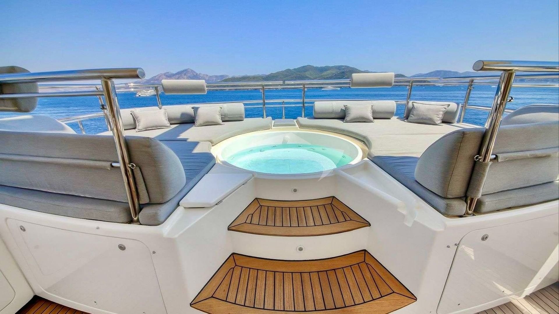 Deck Jacuzzi