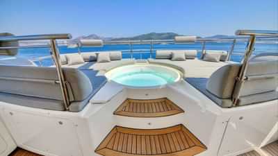 Deck Jacuzzi