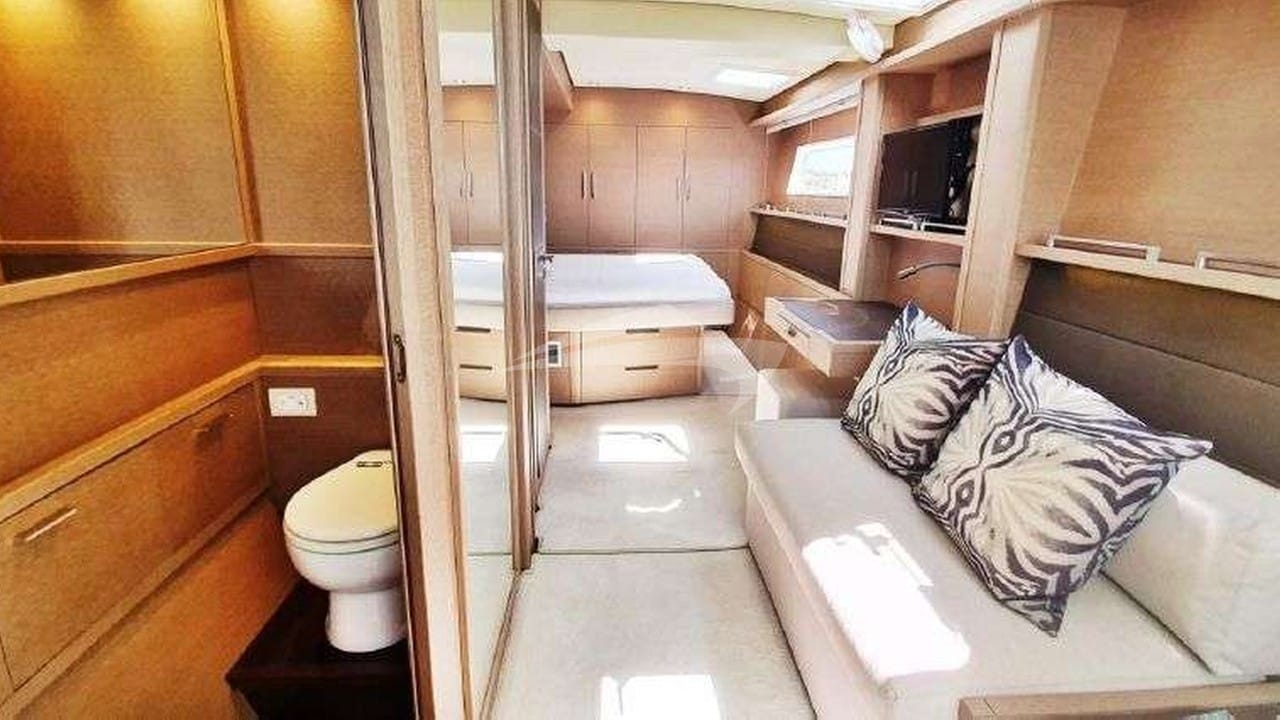 ...also showing bathroom area