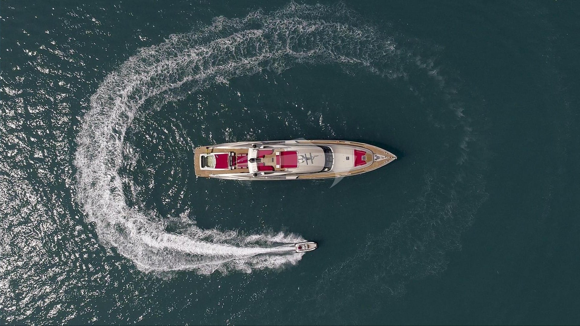 Aerial with tender out