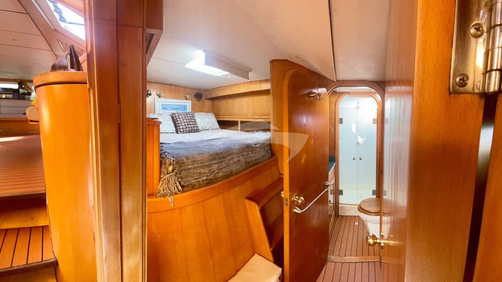 Forward guest queen suite