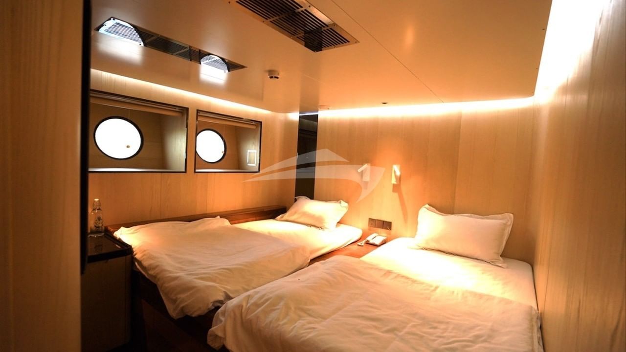 lower deck Tatami Cabin