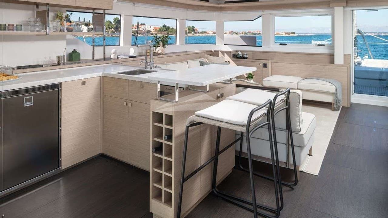 DIAMOND DIVA, photo from the yacht portfolio 14