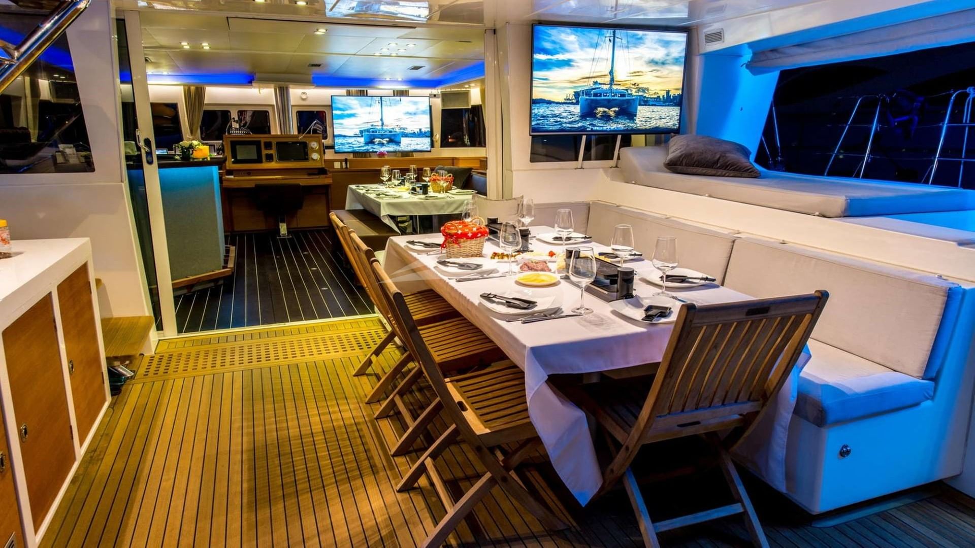 Cockpit Dining - Evening