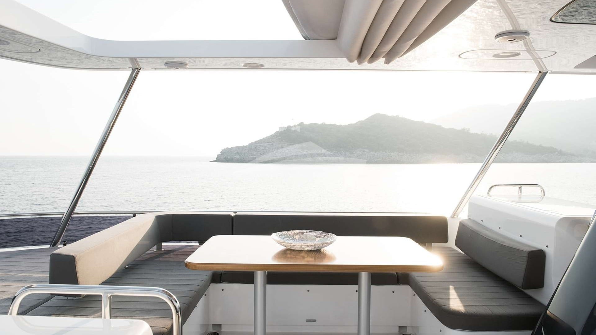 Flybridge Alfresco Dining / Lounge Area