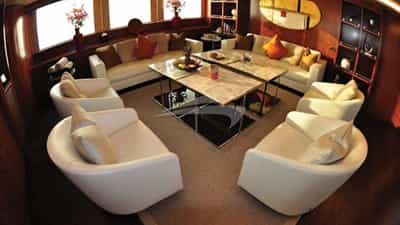 Main Salon Forward