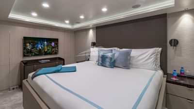 Lower deck double cabin