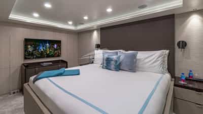Lower deck double cabin
