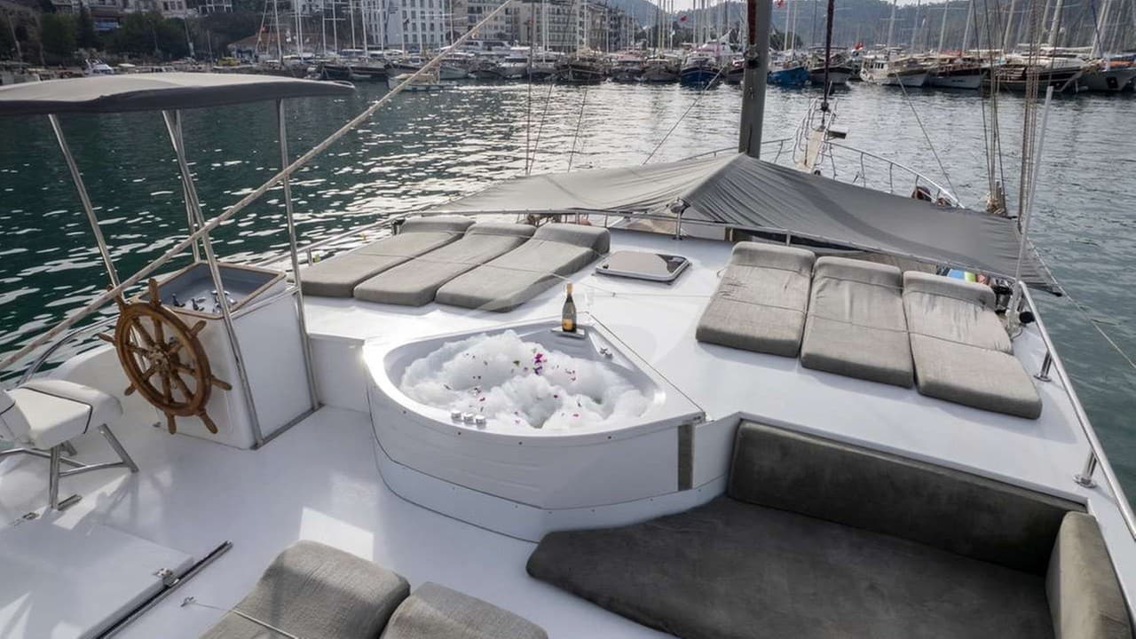 DIAMOND LILA, photo from the yacht portfolio 4