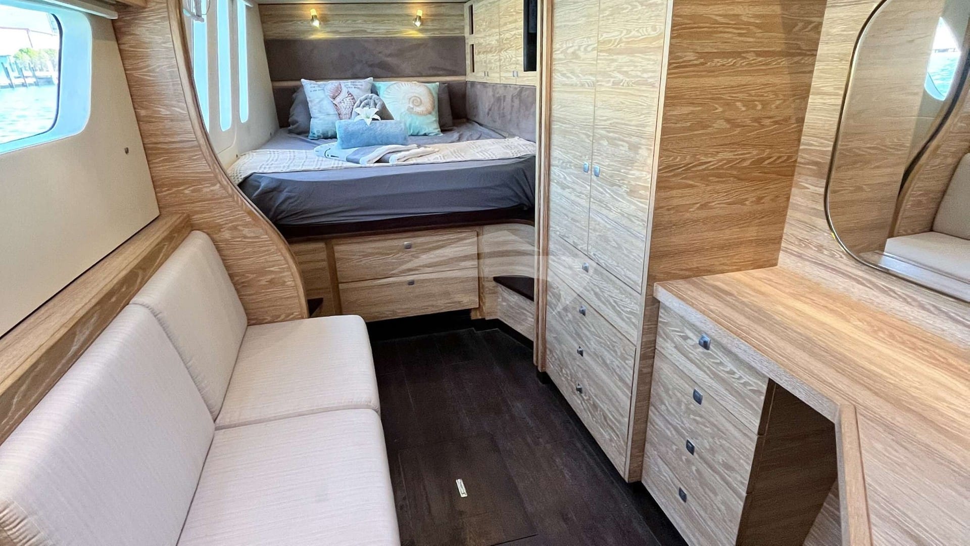 Master Cabin with Dressing Table