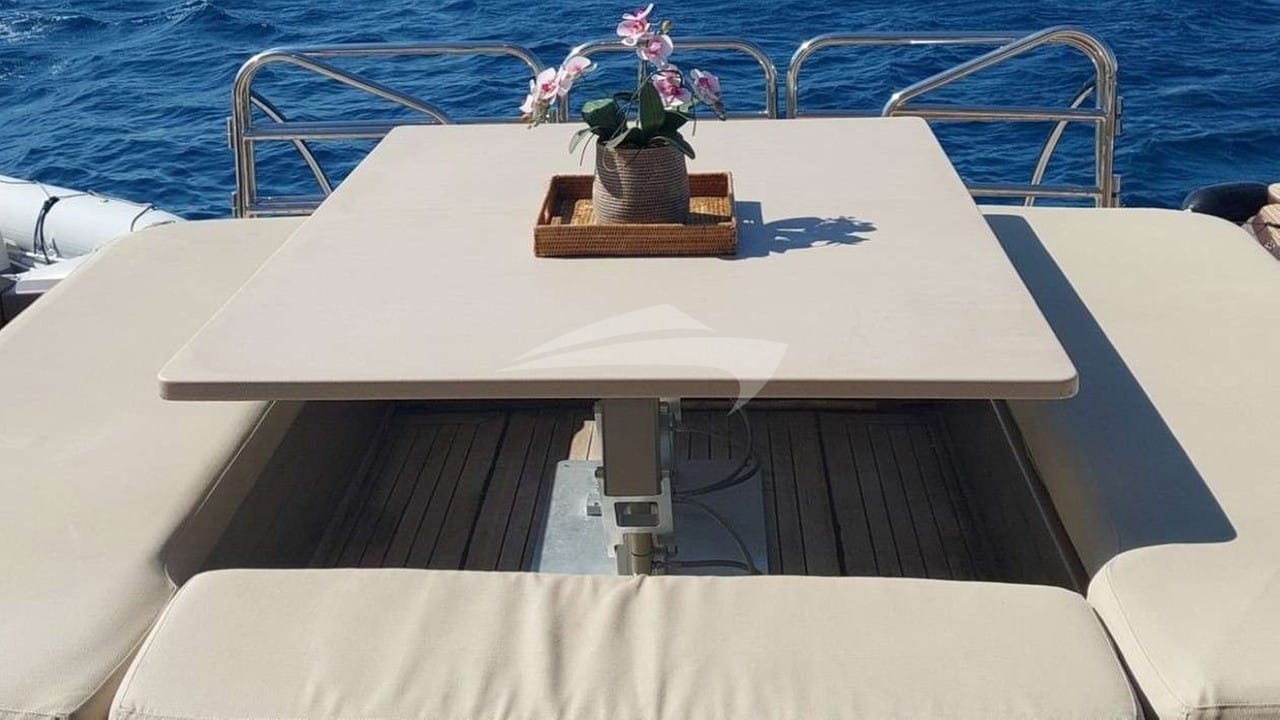 Aft deck dining