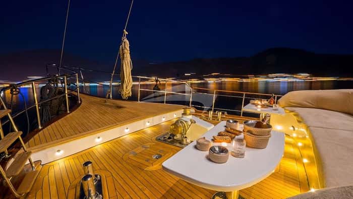 HAPPY DAYS 27m motor yacht charter, photo 5