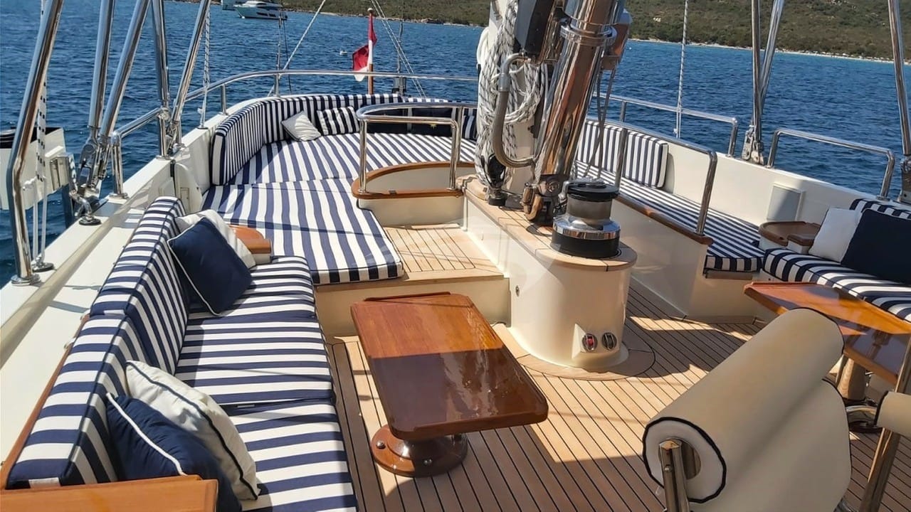 Sundeck on flybridge II