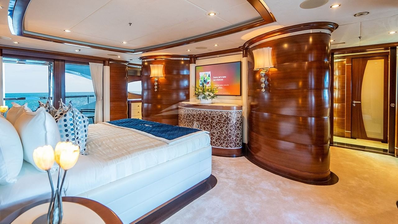MAIN DECK MASTER STATEROOM