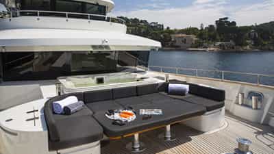Fore Deck & Jacuzzi