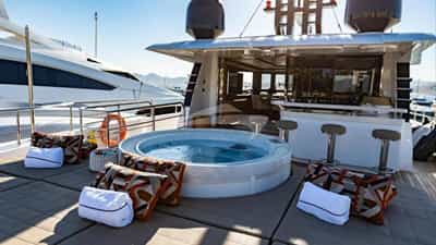 Deck Jacuzzi