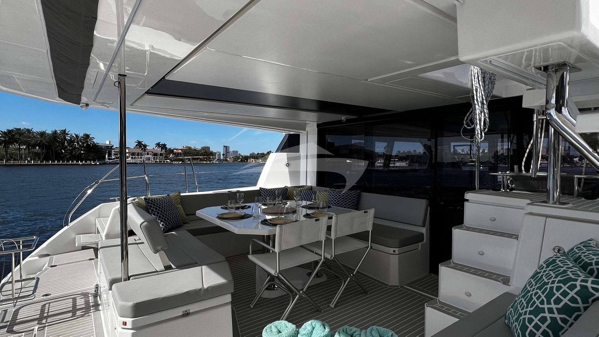 Cockpit/Aft dining area