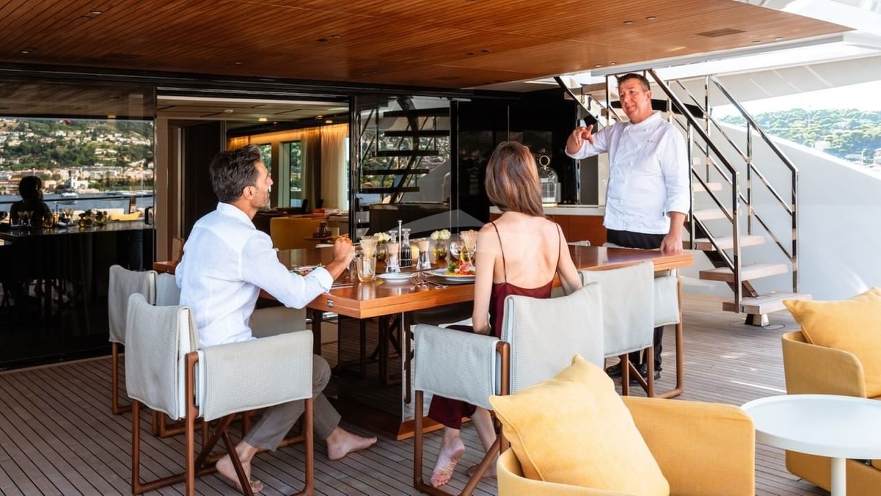 Upper deck al fresco dining