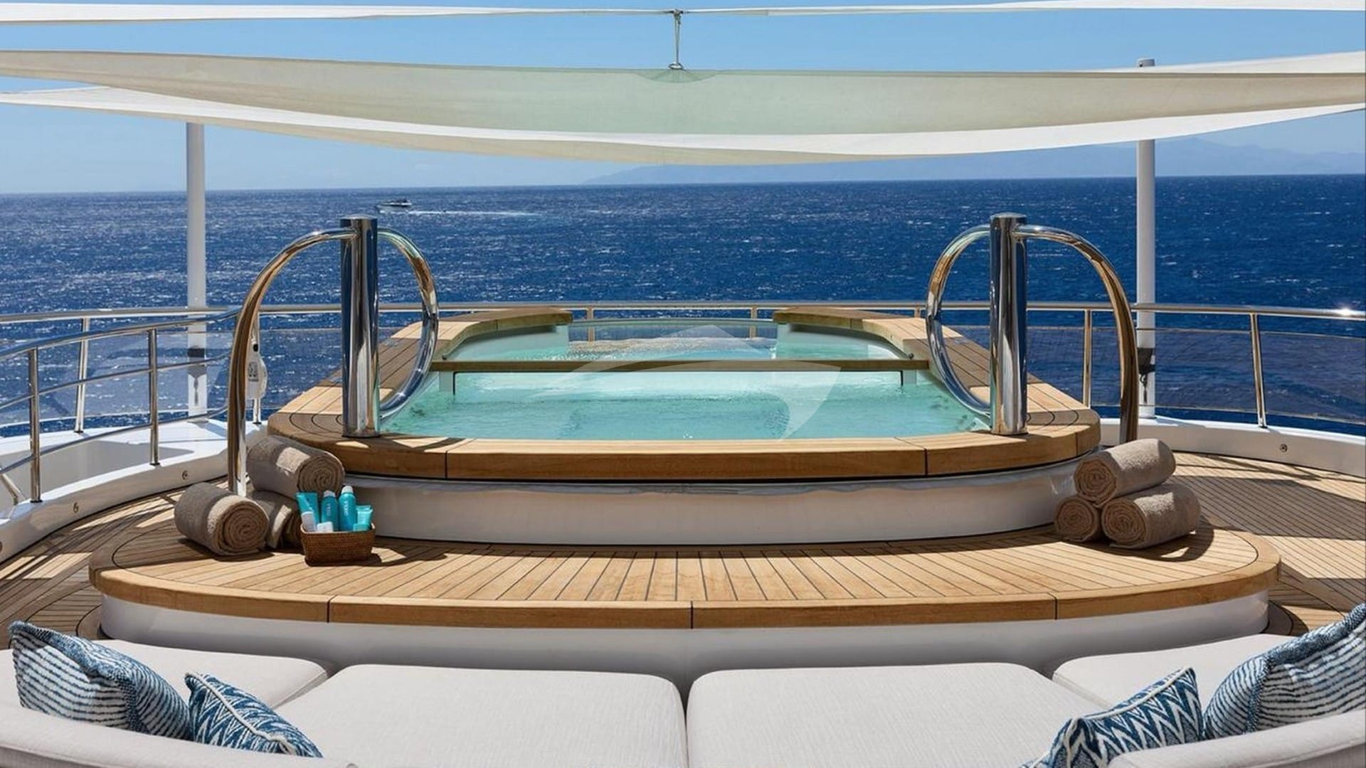 Sundeck Jacuzzi