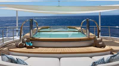 Sundeck Jacuzzi