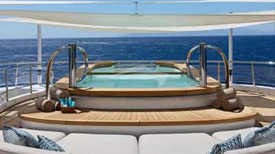 Sundeck Jacuzzi