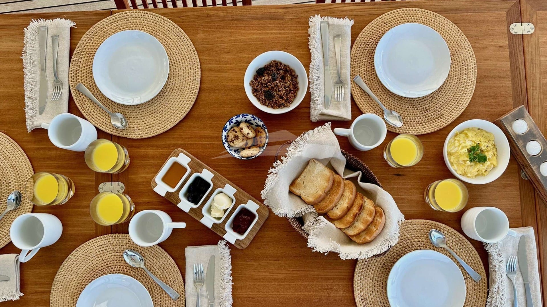 Cockpit dining table