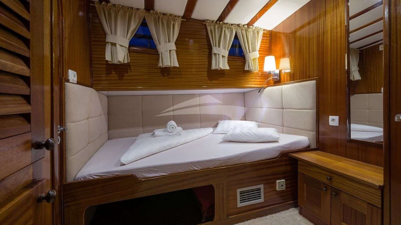 LINDA, photo from the yacht portfolio 6