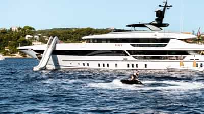 Profile with water slide set up