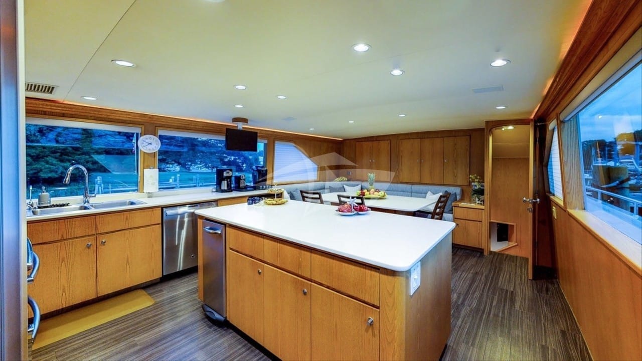 Galley / Country Kitchen