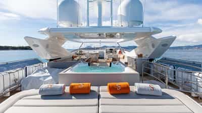 Deck Jacuzzi