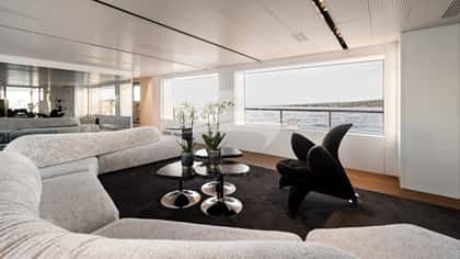 R23 47m motor yacht charter, photo 6