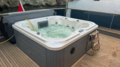 Deck Jacuzzi
