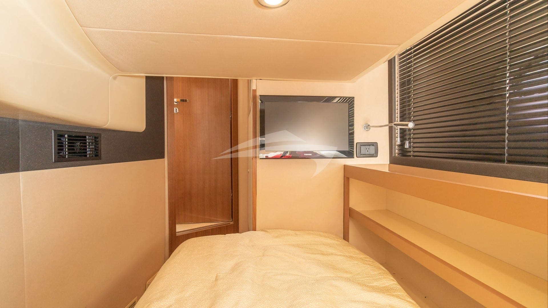 Single cabin, view aft