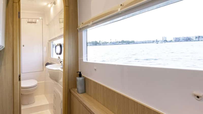 JOY 11m motor yacht charter, photo 7