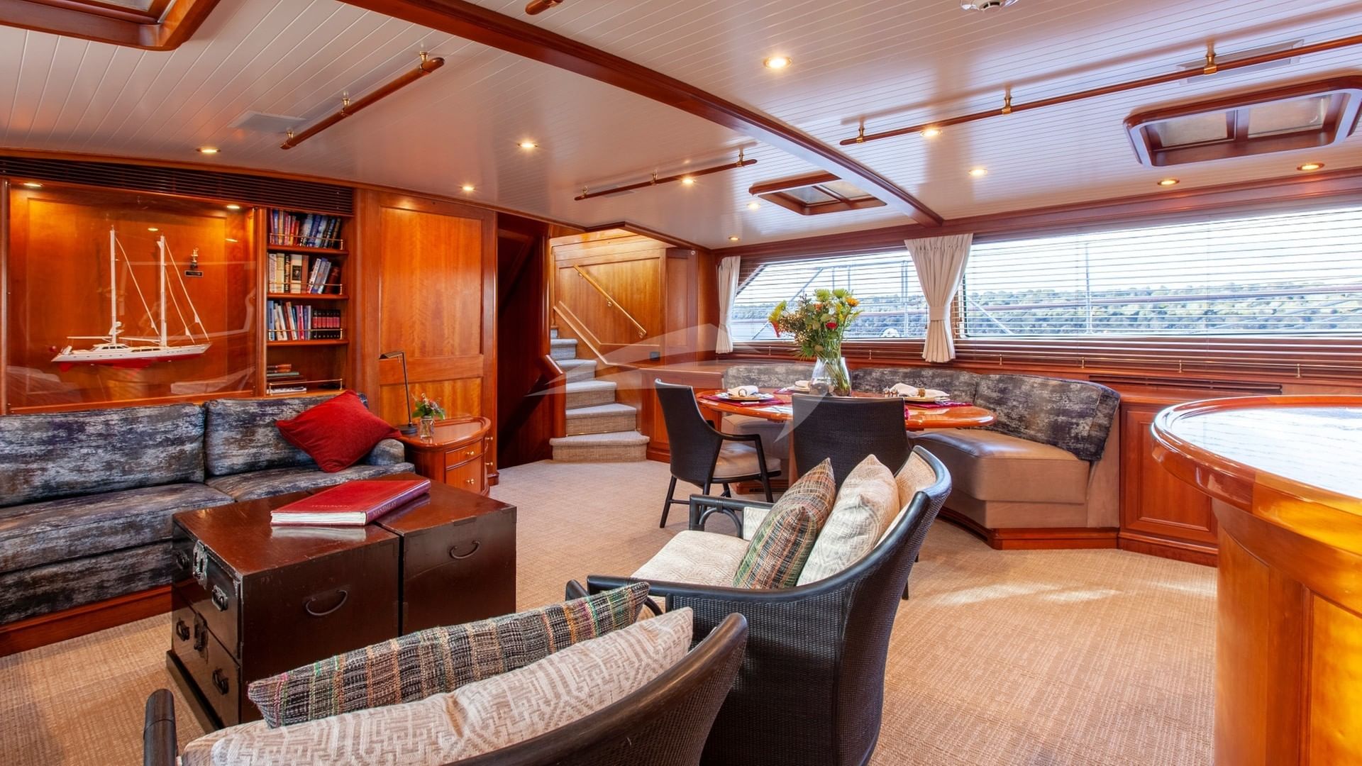 Salon looking aft