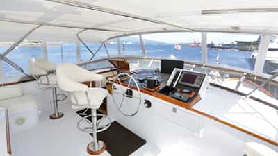 Enclosed Flybridge