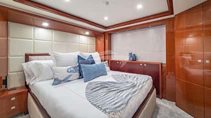 BEACHFRONT II 32m motor yacht charter, photo 9