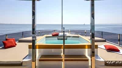 Deck Jacuzzi