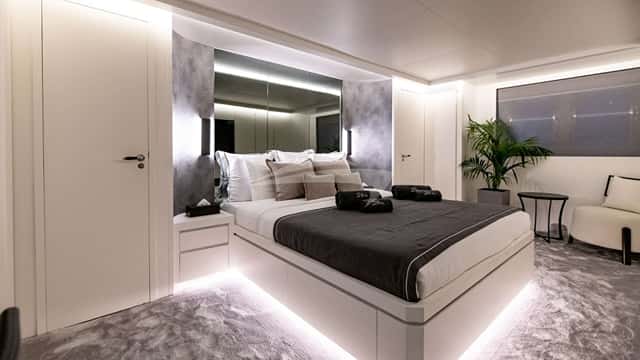 EVA yacht charter photo 4