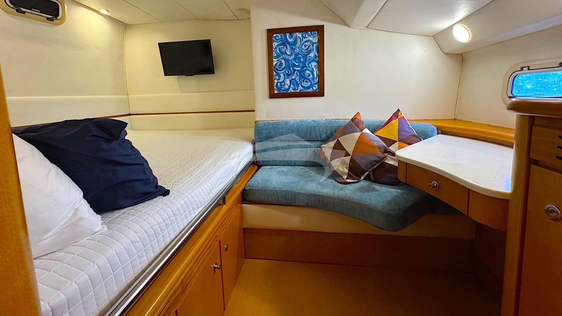 Port aft guest queen suite